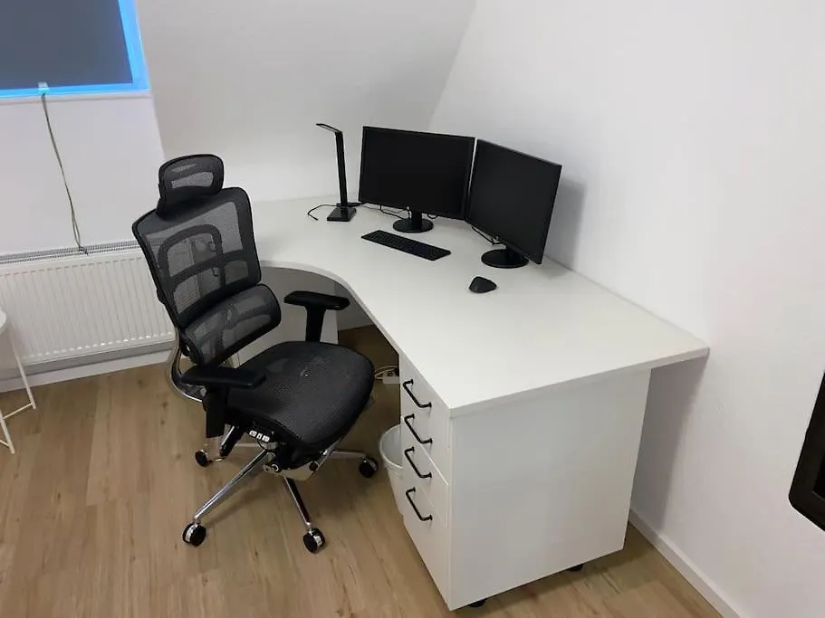 Apartment Wohnung Mit Arbeitsplatz In Hannover Suedstadt